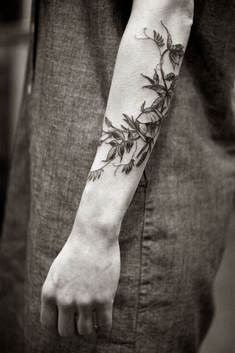 Four: This gorgeous floral tattoo makes me REALLY want to get one of my own..
