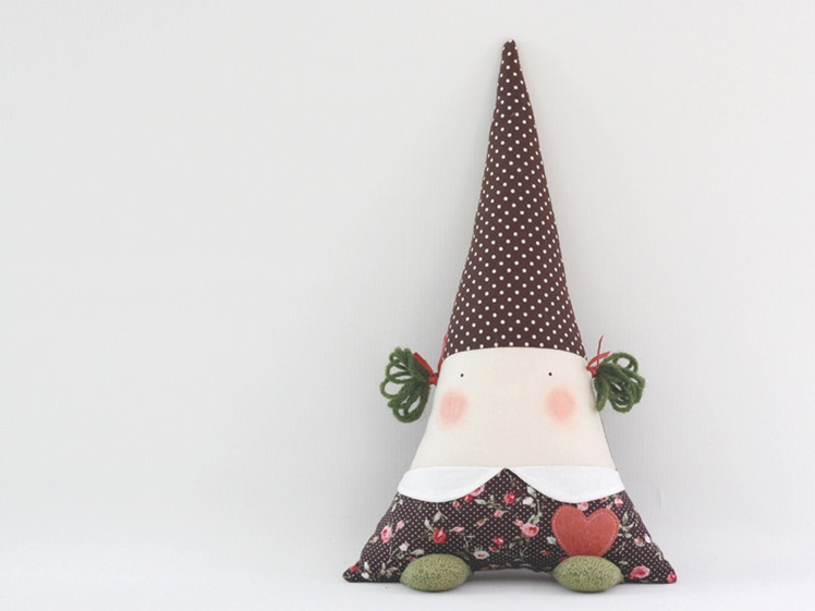 Customisable Fabric Doll | Txell Lagresa