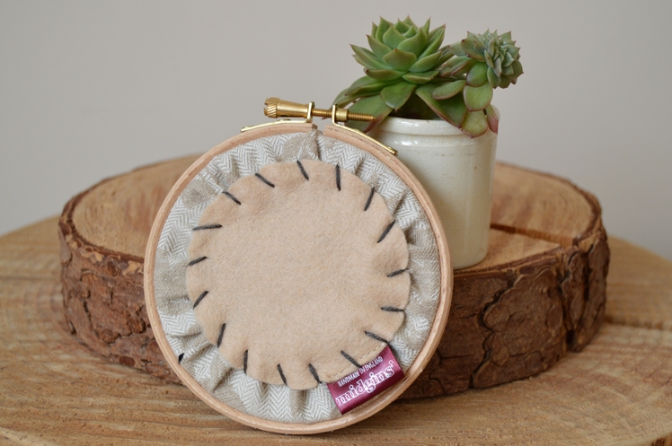 Bumble Bee & Leaves Embroidery Hoop | Midgins'