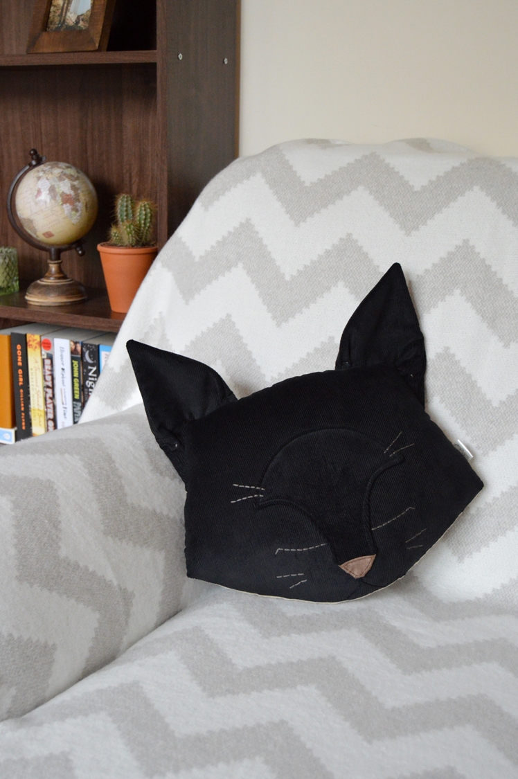 Black Cat Pillow | Midgins'